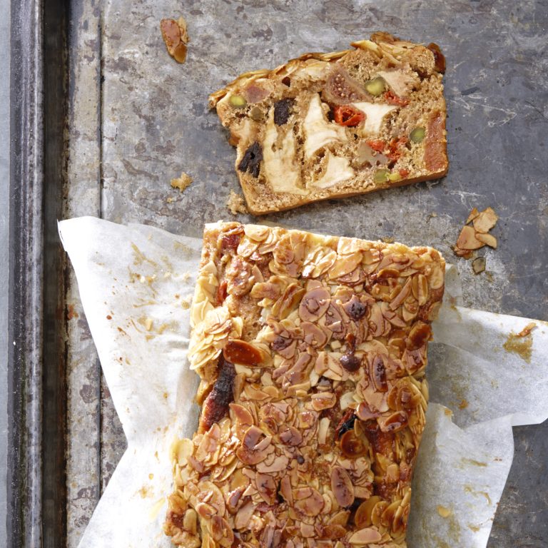 Früchtebrot mit Birnenhonig und Mandelkruste - schwarzenbach.ch