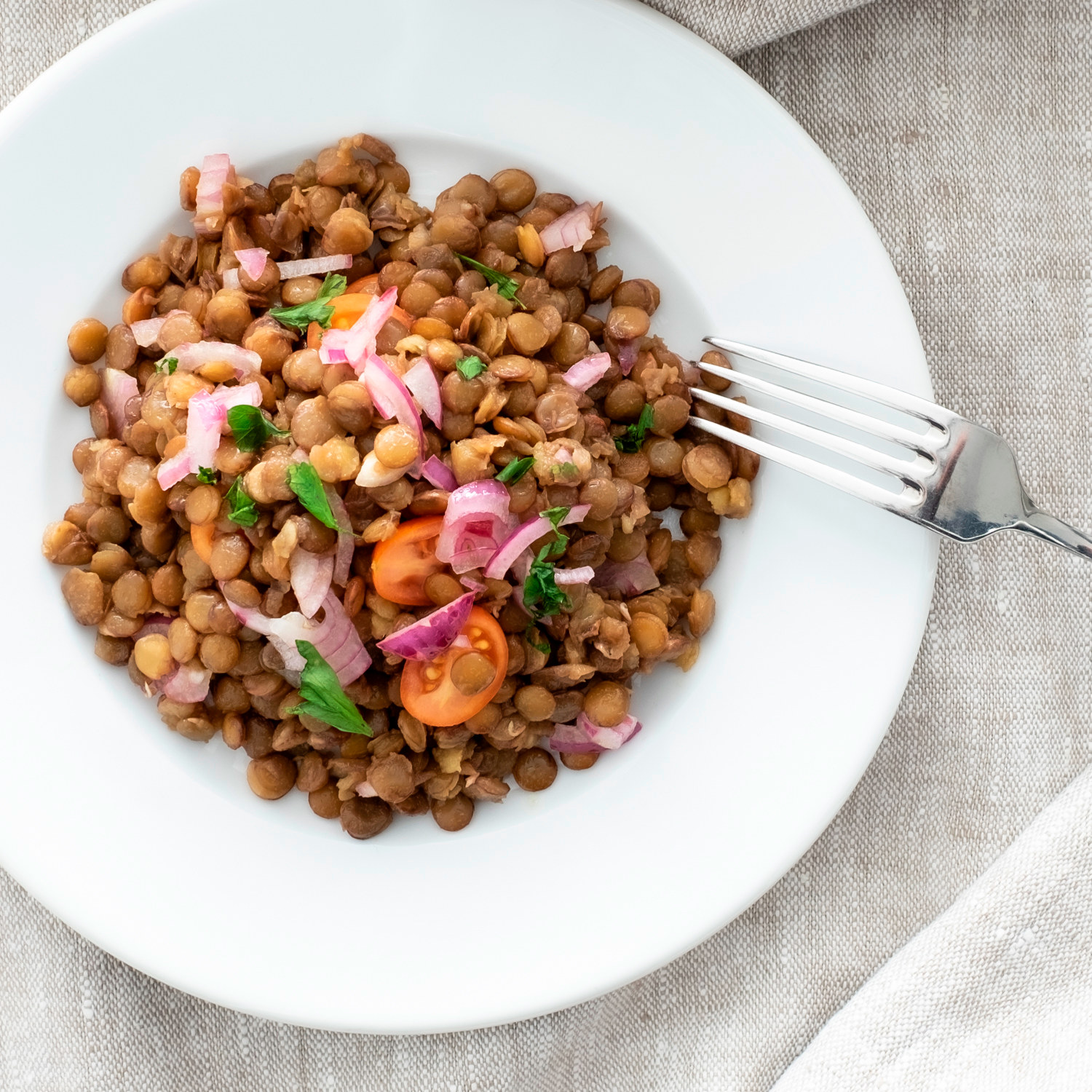 Linsensalat mit Cherry-Tomaten und Langem Pfeffer