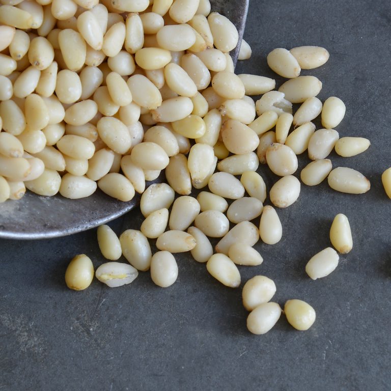 Zedernkerne Sibirien bio - schwarzenbach.ch