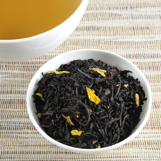 Black tea, apricots with blossoms schwarzenbach.ch